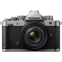 Nikon Z f + Nikkor Z 40mm f/2 SE Strieborn
